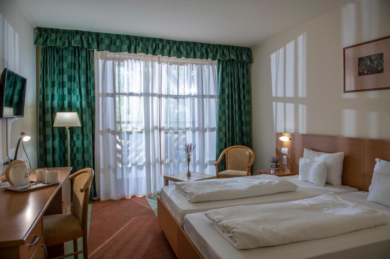 Zichy Park Hotel Bikács Eksteriør billede