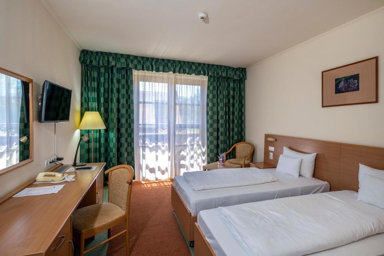 Zichy Park Hotel Bikács Eksteriør billede