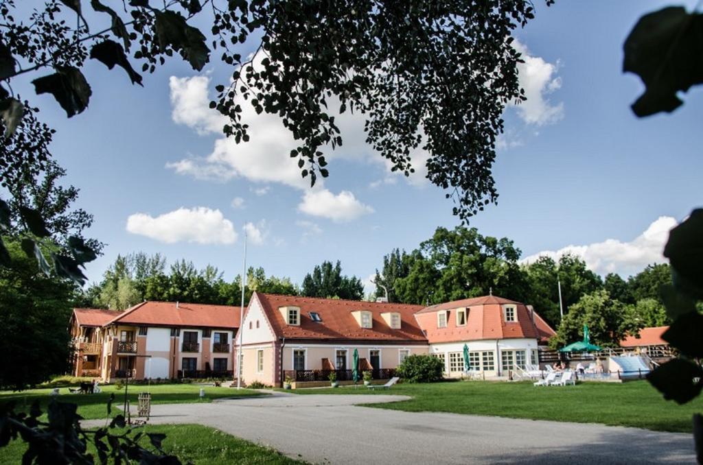 Zichy Park Hotel Bikács Eksteriør billede