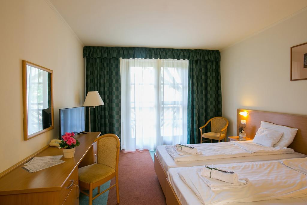 Zichy Park Hotel Bikács Eksteriør billede