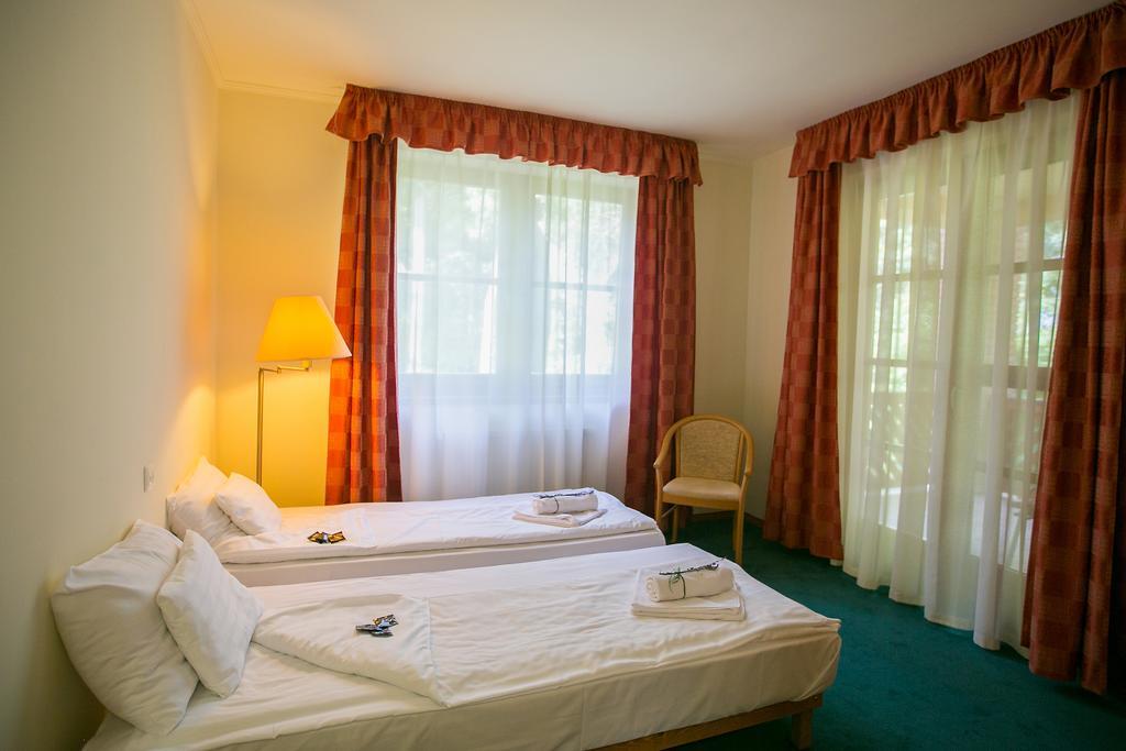 Zichy Park Hotel Bikács Eksteriør billede