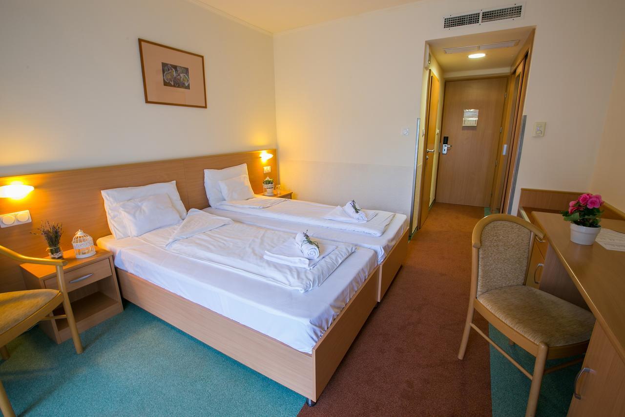 Zichy Park Hotel Bikács Eksteriør billede